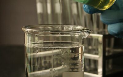 Caprylic/capric triglyceride : l&rsquo;ingrédient « naturel » qui a remplacé les silicones sans vraiment résoudre le problème